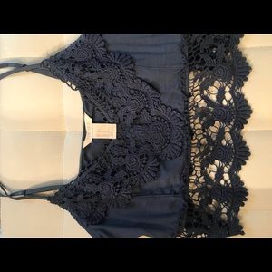 BRAND NEW FOREVER 21 NAVY BLUE LACED BRALETTE TOP!